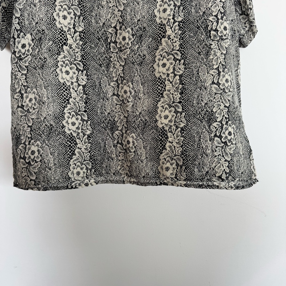 STUNT Blouse Silk Snakeprint Short Sleeve Pullover - Picture 6 of 11